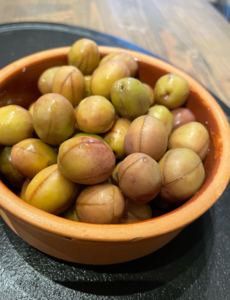 Doğal El Yapımı Çizik Yeşil Zeytin (5 'lik  bidon)