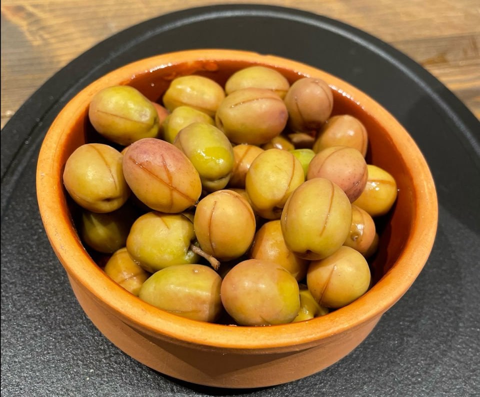 Doğal El Yapımı Çizik Yeşil Zeytin (5 'lik  bidon)